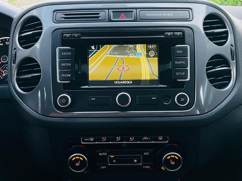 Volkswagen Tiguan 2.0TDI MANUÁL SENZORY 1MAJITEL - fotka 33 z 49