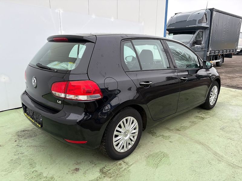 Volkswagen Golf 1.6, 75kW, Aut. Klima, Výhřevy - fotka 2 z 23