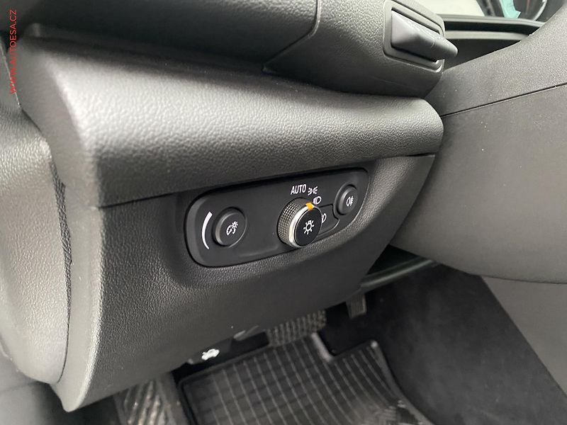 Opel Insignia (2018) 2.0 T 4x4, 2.maj,ČR - fotka 15 z 19