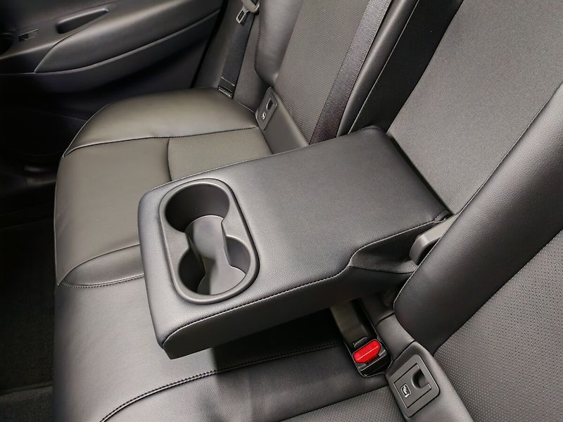 Toyota Corolla Cross 2,0 Hybrid Executive - fotka 20 z 45
