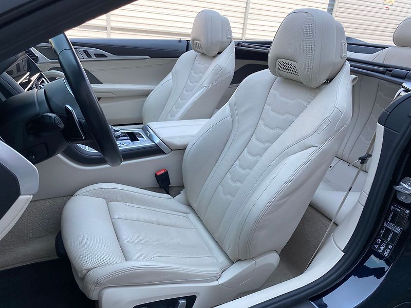 BMW M8 M850i xDrive Cabrio MAX výbava - fotka 17 z 26