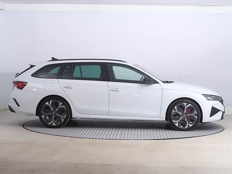 Škoda Octavia (2025) RS 2.0 TSI, RS, Navigace - fotka 6 z 23