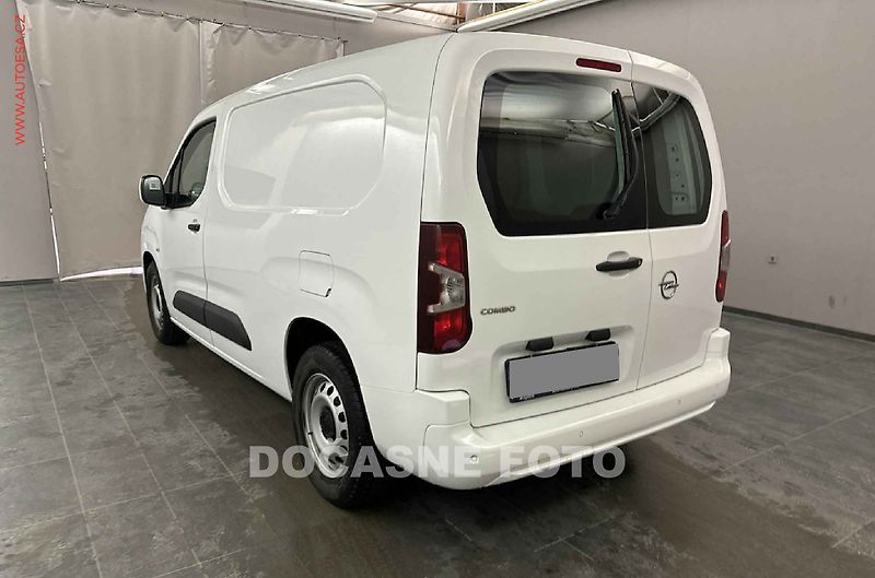 Opel Combo (2021) 1.5CDTi MAXi, 96kW, navi - fotka 4 z 9