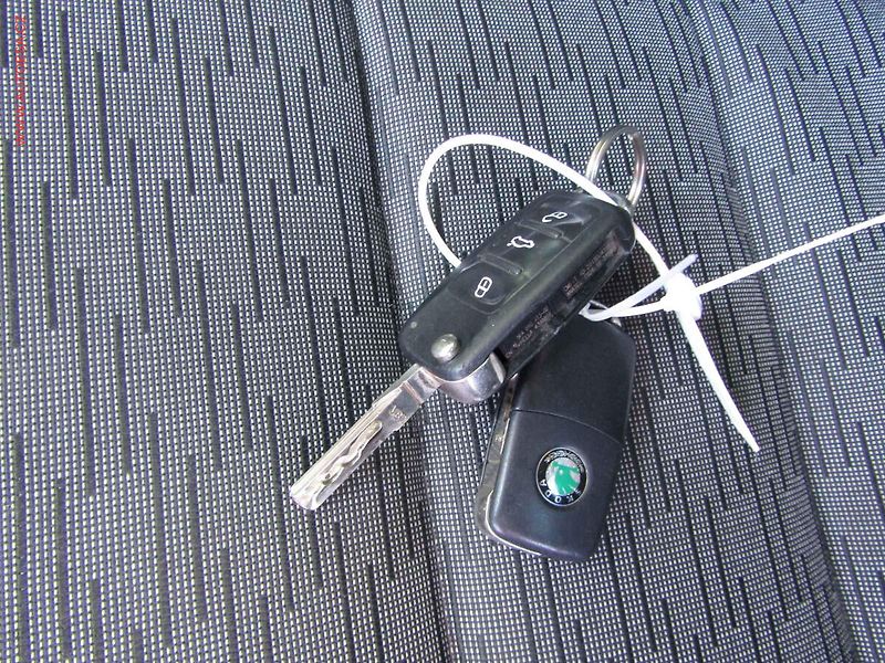 Škoda Octavia (2013) 2.0 TDi, AC, park.čidla - fotka 19 z 19