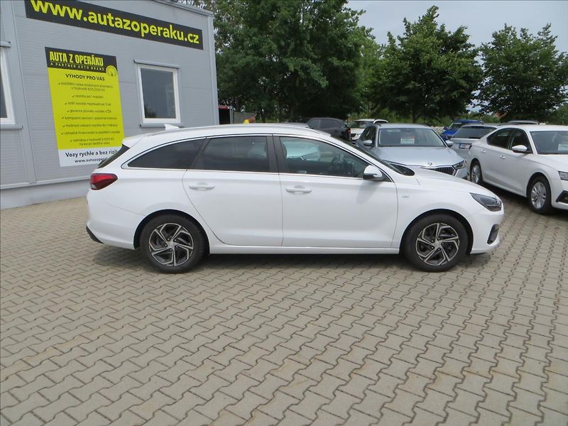 Hyundai i30 1,5 T-GDI mHEV Smart 117 kW - fotka 10 z 26