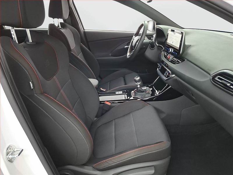 Hyundai i30 (2025) 1.5 T-GDI MHEV 48V, N- Line - fotka 9 z 20