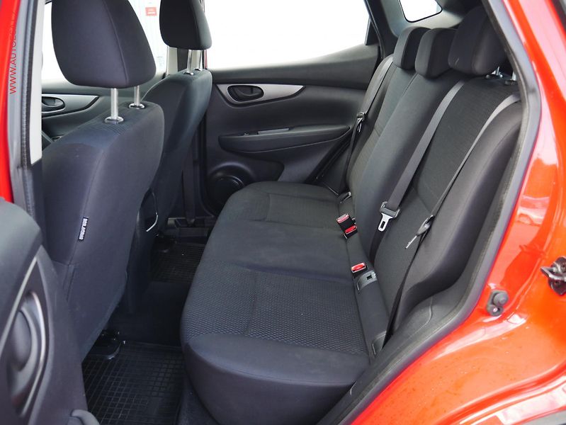 Nissan Qashqai (2020) 1.3 DIG-T, ČR, AC, temp - fotka 10 z 19