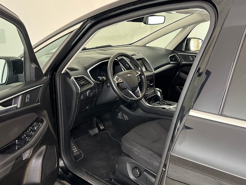 Ford S-MAX Titanium AT - fotka 6 z 28