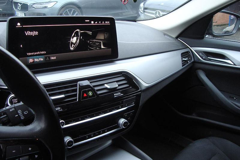 BMW Řada 5 (2021) 530e Xdrive, ČR, 1.Maj.S.Kn. - fotka 51 z 65