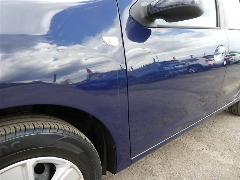 Dacia Sandero 1,0 SCe 54kW serviska, ČR - fotka 15 z 40