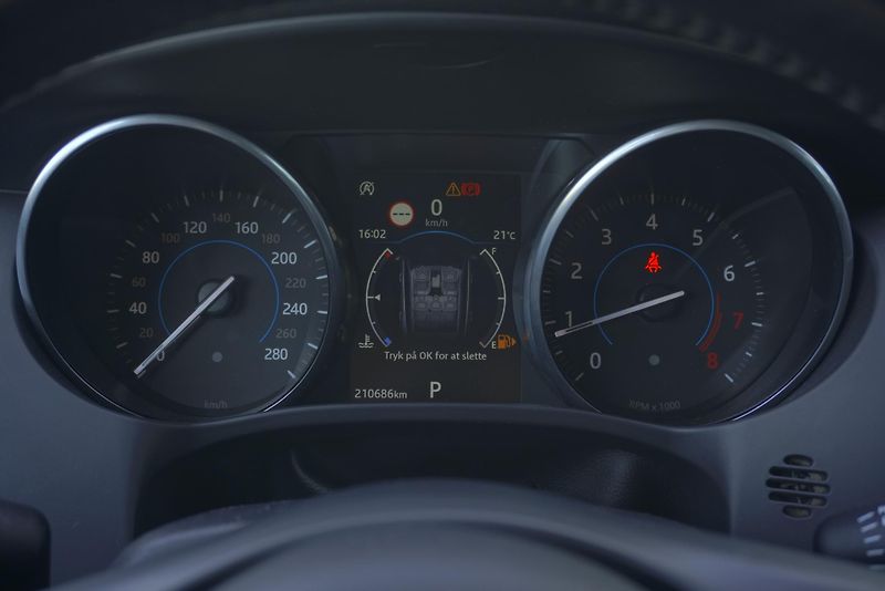 Jaguar F-Pace 2.0 25T 184kW - fotka 19 z 31