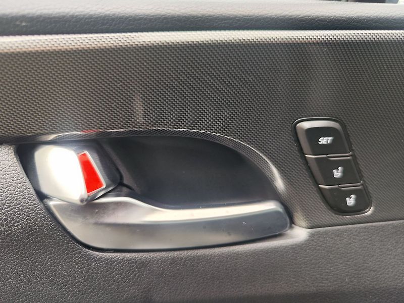 Hyundai Santa Fe 2.2 CRDi/142kW Premium STL DCT - fotka 35 z 37