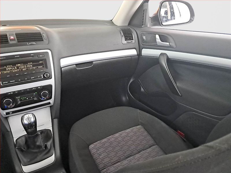 Škoda Octavia (2010) 1.6 TDI, po STK, Tažné - fotka 8 z 18