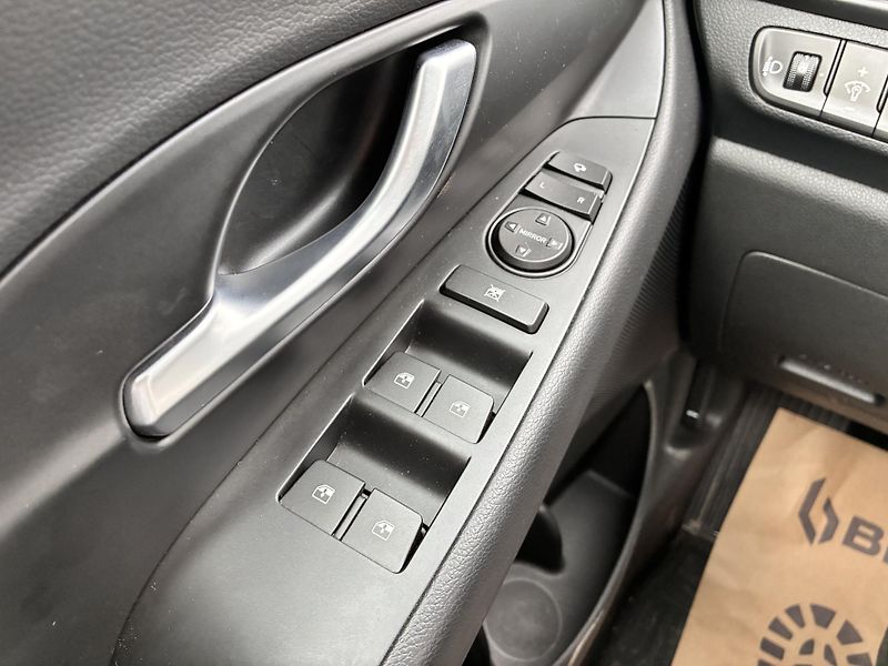 Hyundai i30 HB 1.0T-GDI 74kW DCT STYLE NAV - fotka 25 z 32