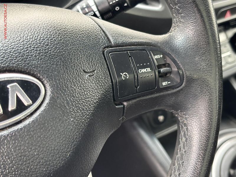 Kia Sportage (2012) 1.7 CRDi, Premium, panor - fotka 14 z 19
