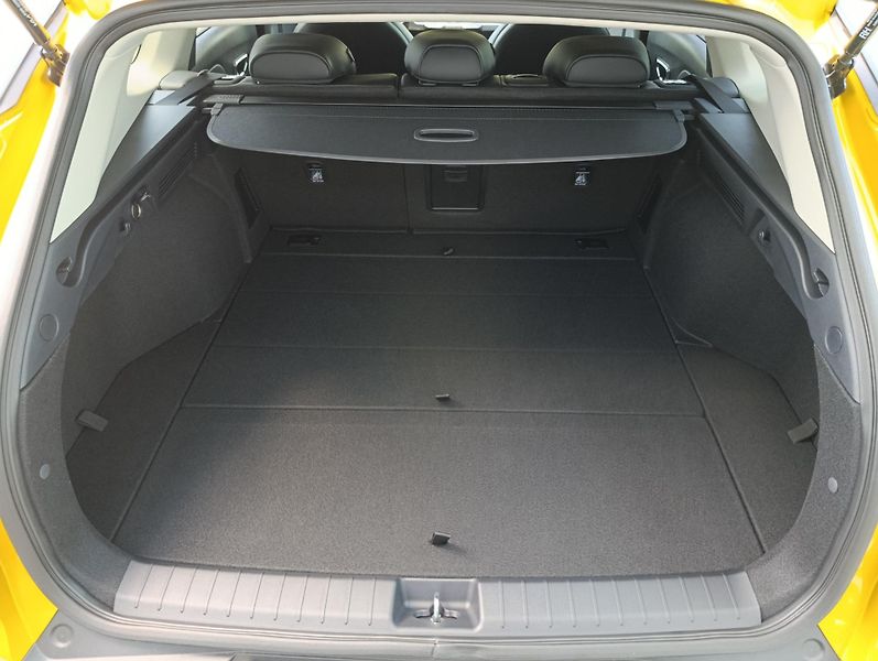Kia K4 Sportswagon (2026) CL4 1,6 T-GDi 7DCT TOP + A17 - fotka 3 z 6