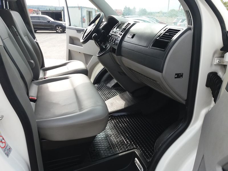 Volkswagen Caravelle 2.0TDi,9.MÍST,TAŽNY,4MOTION - fotka 14 z 24