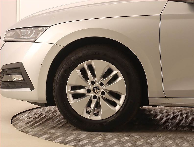 Škoda Octavia (2023) Ambition 2.0 TDI, ČR,1.maj - fotka 14 z 24