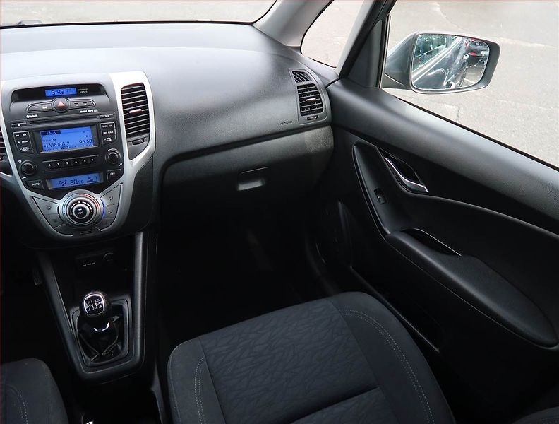 Hyundai ix20 (2011) 1.4 CVVT, Serv.kniha, nová STK - fotka 8 z 17