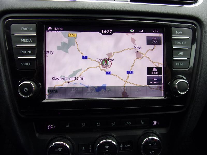 Škoda Octavia 2,0 TDI Style 110kW  Combi - fotka 20 z 26