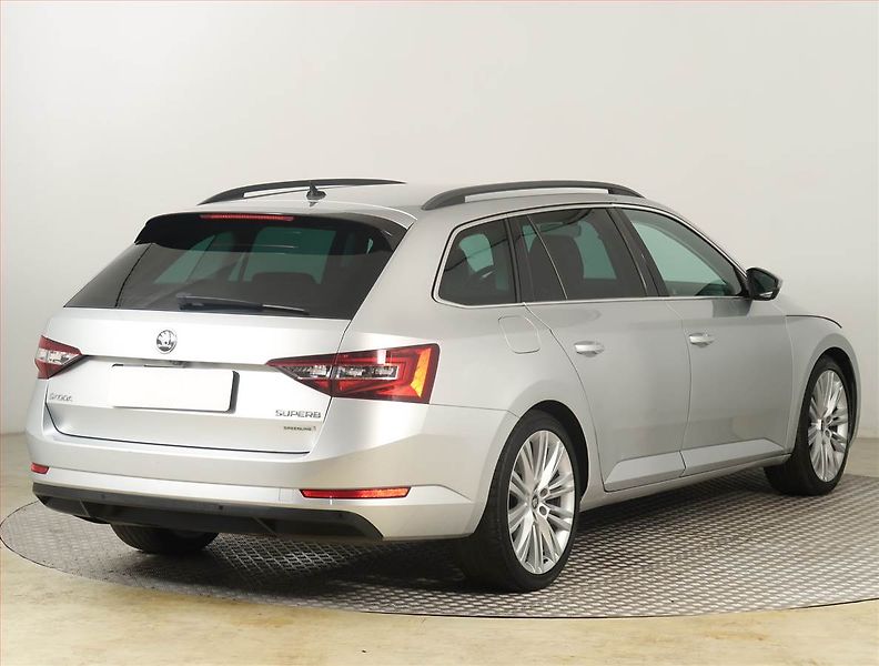 Škoda Superb (2018) 1.6 TDI, Navi, Tempomat - fotka 5 z 19