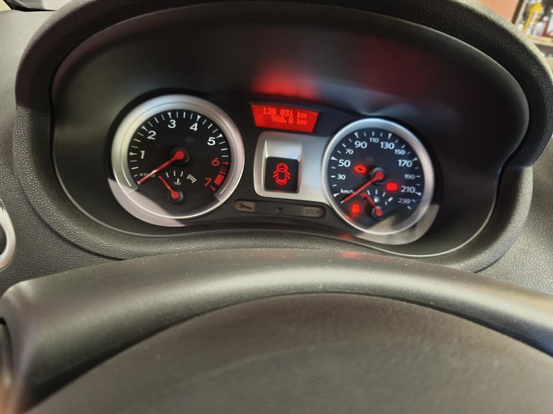 Renault Clio (2012) 1,2 16V 55kW - fotka 17 z 28