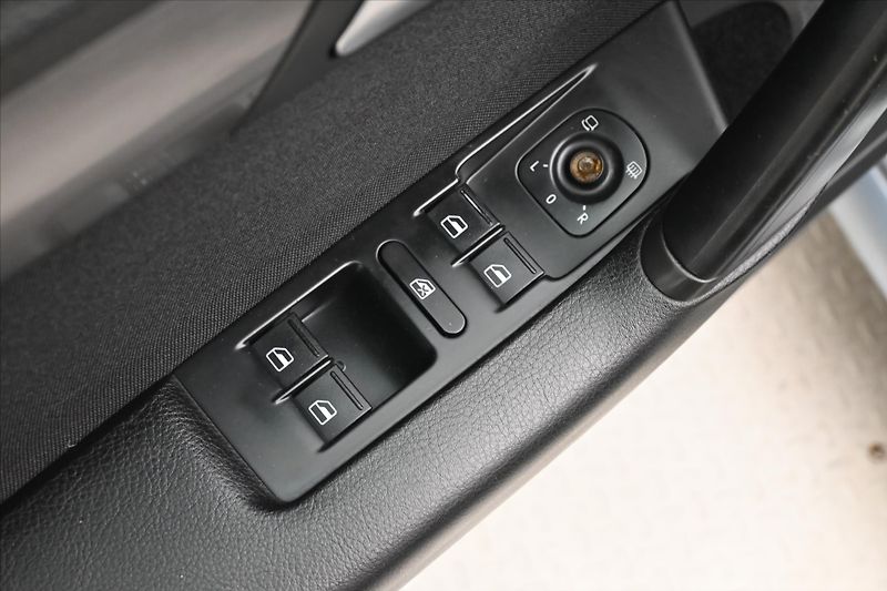 Volkswagen Passat 2,0 TDI 103kW DSG Nová STK - fotka 24 z 29