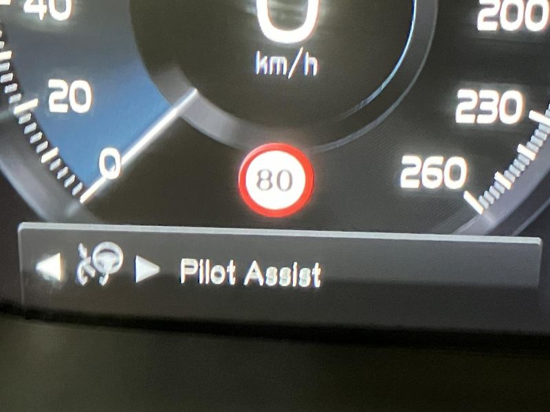 Volvo V90 B4 FWD R-DESIGN AT8 - fotka 21 z 30