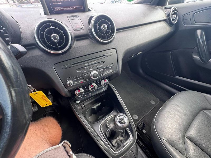 Audi A1 (2011) 1,2 TFSI 63 KW NOVÁ SPOJKA STK - fotka 30 z 50