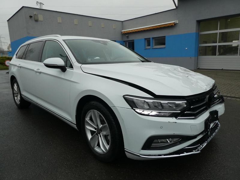Volkswagen Passat Kombi 2,0 TDi 110kW automat na - fotka 1 z 15