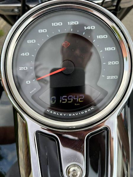 Harley-Davidson FLSB Softail Sport Glide (2018) - fotka 12 z 12