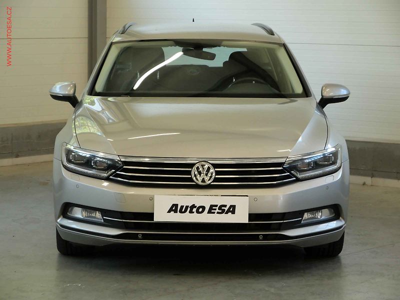 Volkswagen Passat (2015) 2.0 TDi, Comfortline, DSG - fotka 2 z 20