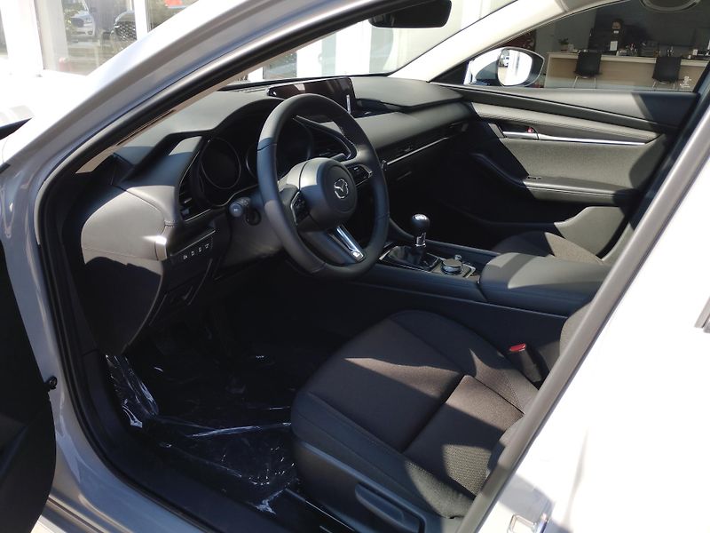 Mazda 3 (2026) SDN 2,5 MT, Centre-line, AKCE! - fotka 6 z 24