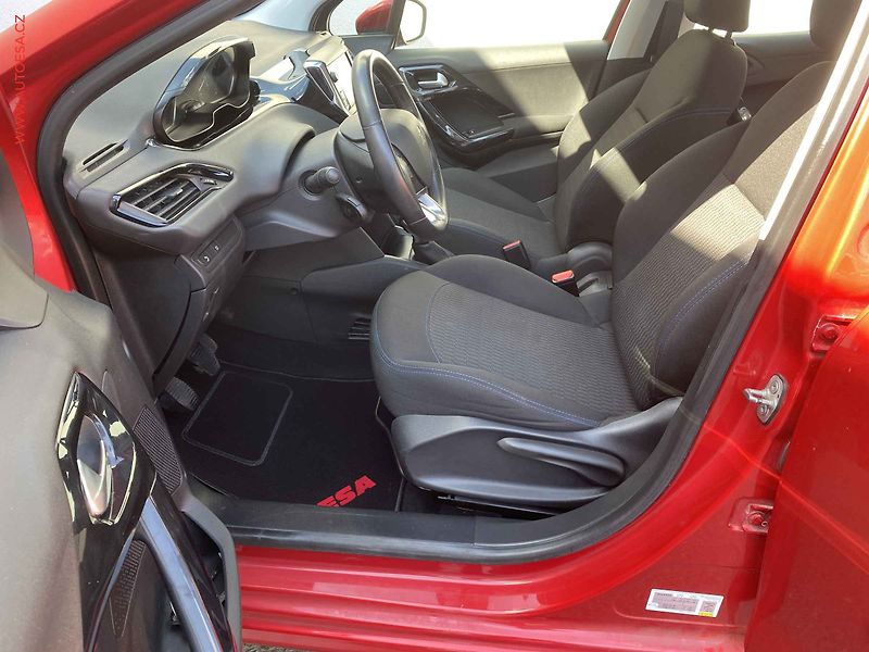 Peugeot 208 (2019) 1.2PT, Signature, AC, park - fotka 9 z 18