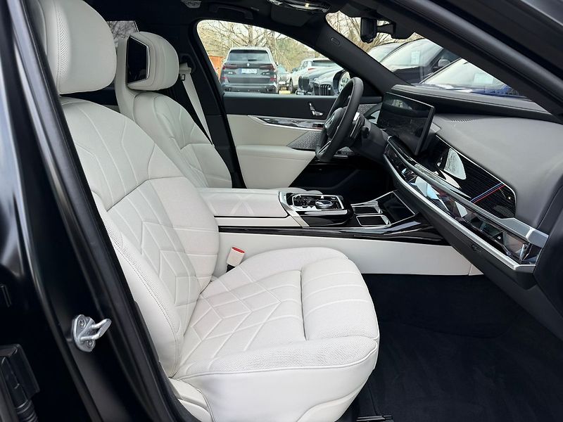 BMW Řada 7 750e xDrive 07/2025 TV - fotka 15 z 31