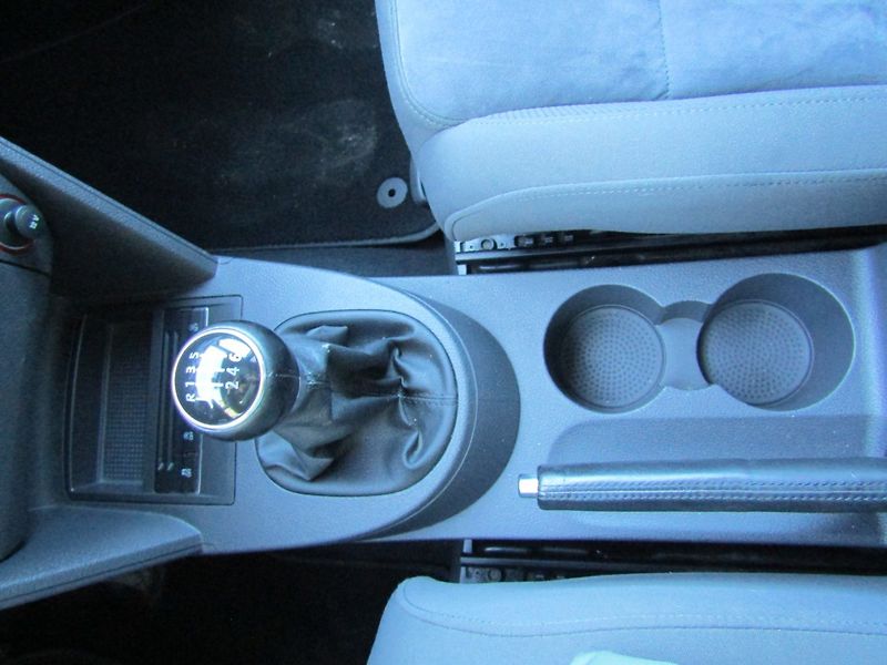 Volkswagen Touran (2011) 1.6 TDI 77kW  ROZVODY - fotka 38 z 47