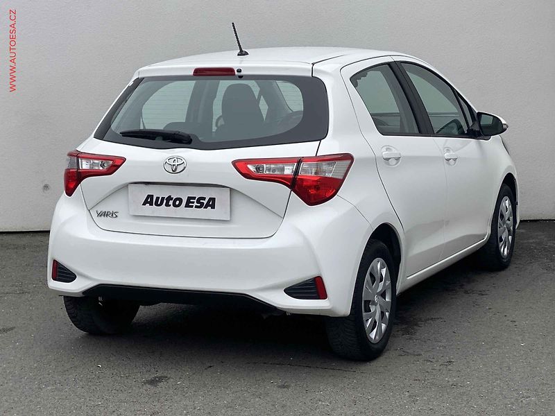 Toyota Yaris (2018) 1.5 i, 2.maj,ČR, servis - fotka 4 z 18