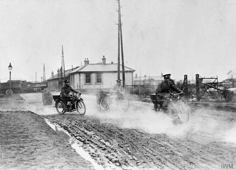 Motocykl Douglas W z roku 1917 byl k vidění na letošním, již 8. srazu historických vozidel v Litvínově na Loučkách.