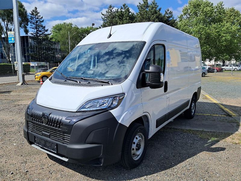 Peugeot Boxer Furgon 3300 L2H2 BlueHDi 140k - fotka 1 z 7
