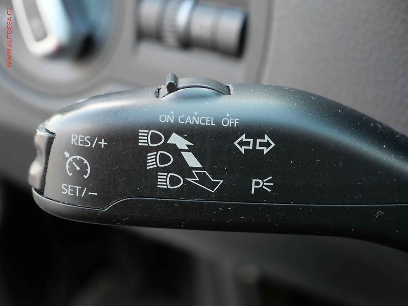 Volkswagen Polo (2012) 1.6 TDi, R-Line - fotka 12 z 21