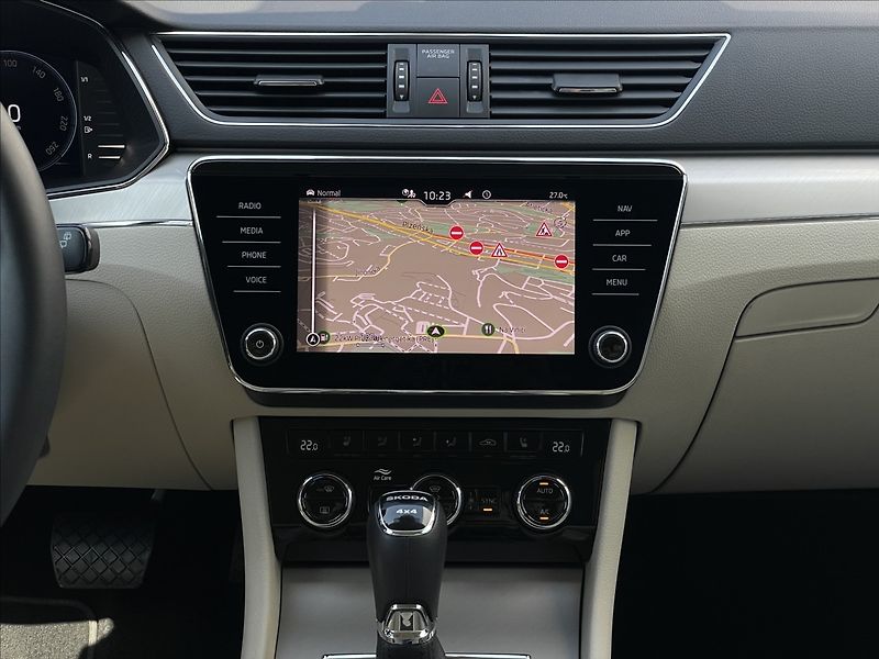 Škoda Superb 2,0 TSI 4x4 Combi L&K WEBA - fotka 11 z 24