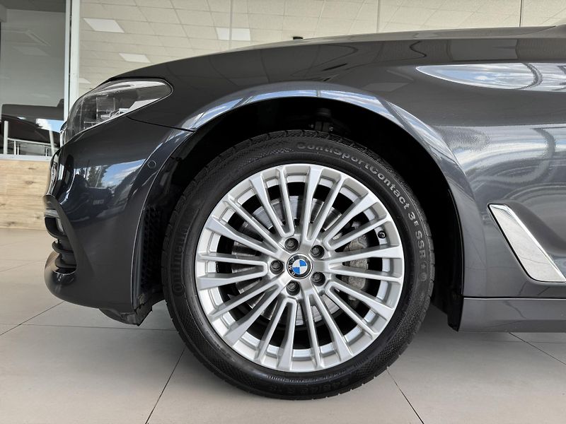 BMW Řada 5 530i xDrive*360Kam*KeyLess*TOP - fotka 44 z 45
