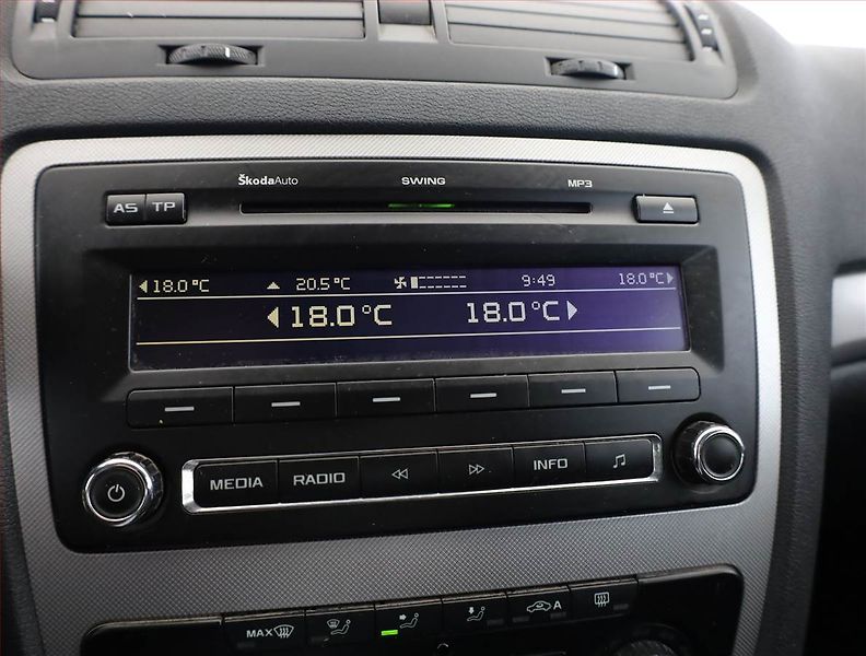 Škoda Octavia (2009) Elegance 1.6, ČR,1.maj - fotka 12 z 18
