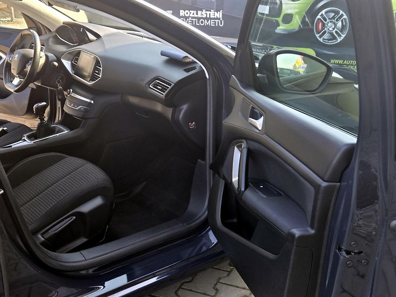 Peugeot 308 bHDi ČR, *SERV.KNÍŽKA*         - fotka 22 z 40