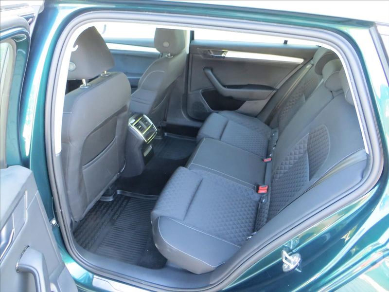 Škoda Superb 2,0 TDI Ambition DSG ČR - fotka 23 z 24
