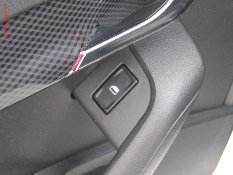 Škoda Octavia (2014) 2.0TDi, ČR, bixen, autoAC - fotka 12 z 16