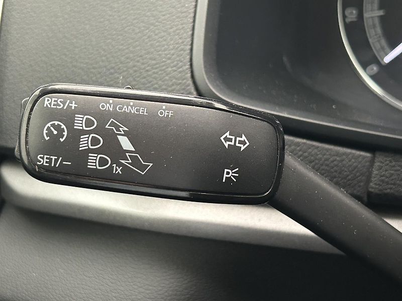Škoda Karoq 1.5 TSI Ambition - fotka 14 z 25
