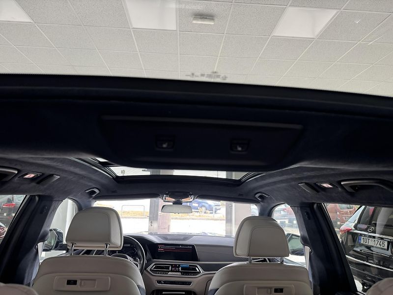 BMW X7 (2022) xDrive 40d M Sports - fotka 24 z 42