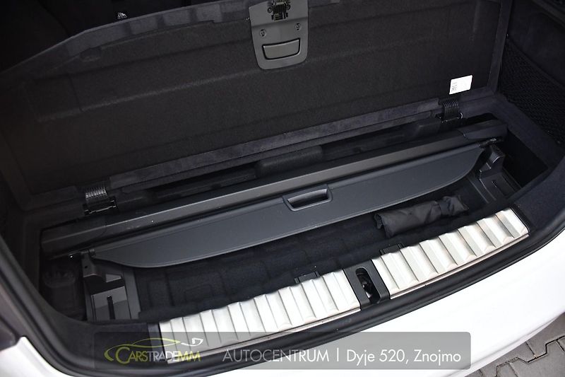 BMW Řada 3 320D xDrive 2xALU 1M ČR - fotka 17 z 54