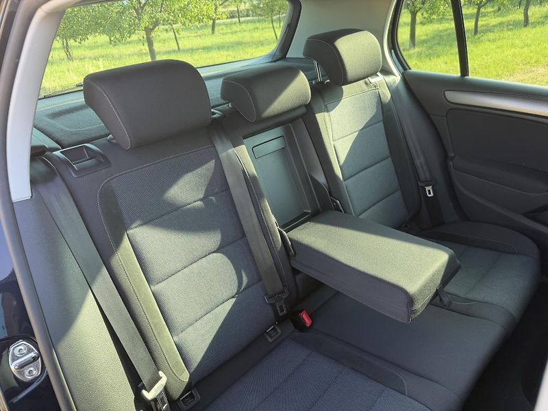 Volkswagen Golf (2011) VI 1,4i16V STYLE 1 MAJITEL - fotka 32 z 66